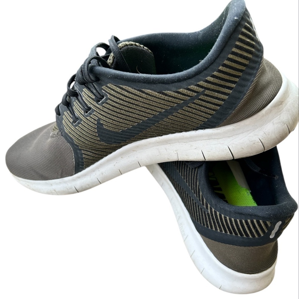 Nike Black and Green Sneakers with Sleek Design size 11 - Picture 3 of 7